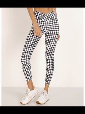 Beach Riot Black & White Houndstooth High-Waist Leggings